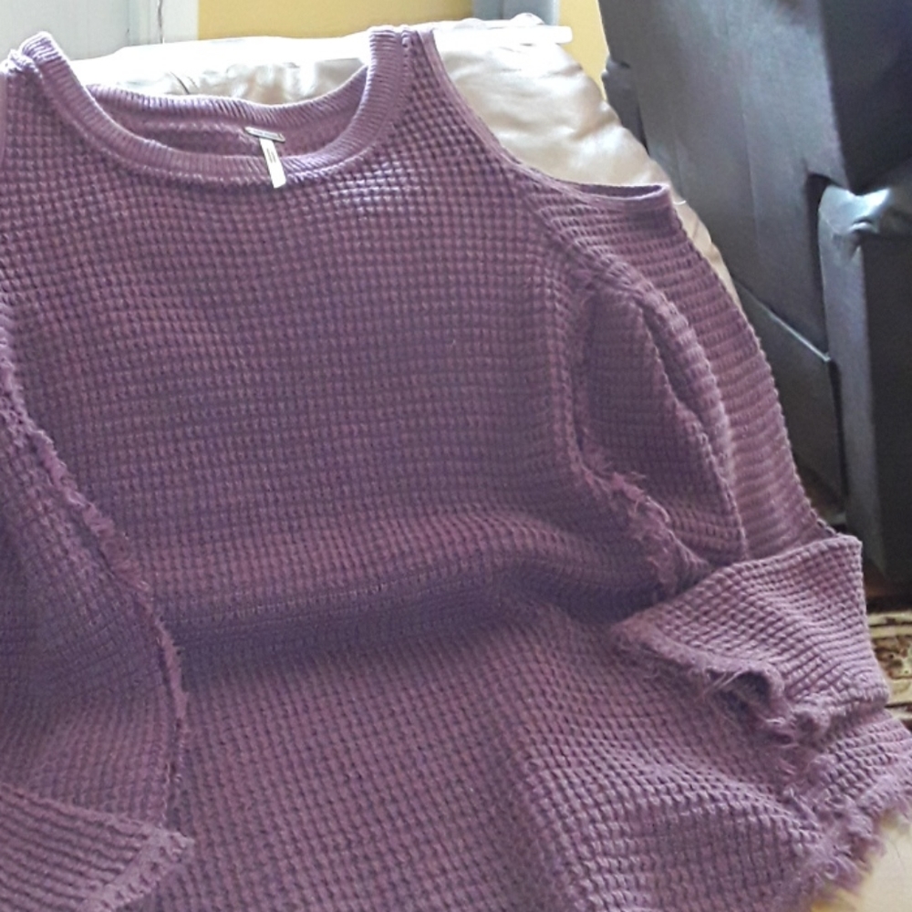 FREE PEOPLE COLD SHOULDER SWEATER